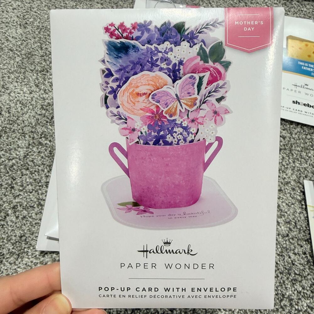 Wholesale, 29 Hallmark Signature Paper Pop Up Mother's Day Cards, Lights Musical - Picture 6 of 13